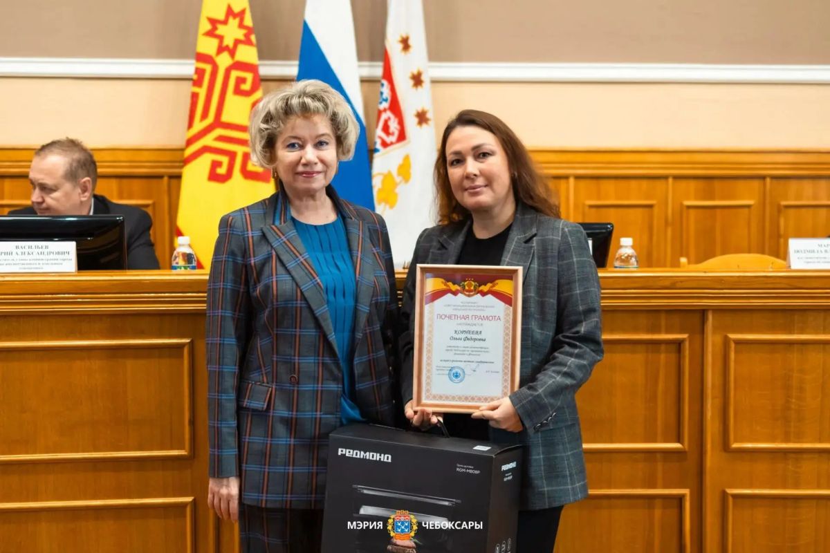 В Чебоксарах наградили лучших муниципальных служащих В Чебоксарах наградили лучших муниципальных служащих