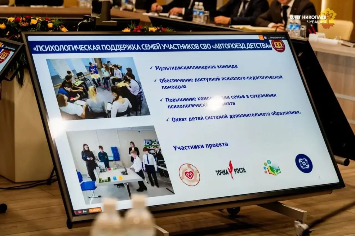 Олег Николаев: Еще одной темой планерки стал запуск новых культурно-образовательных проектов Минобразования республики, которые стартуют в этом учебном году