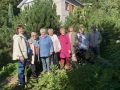 Мудрость, помноженная на красоту и труд: ветераны Чебоксар посетили Ботанический сад и провели субботник