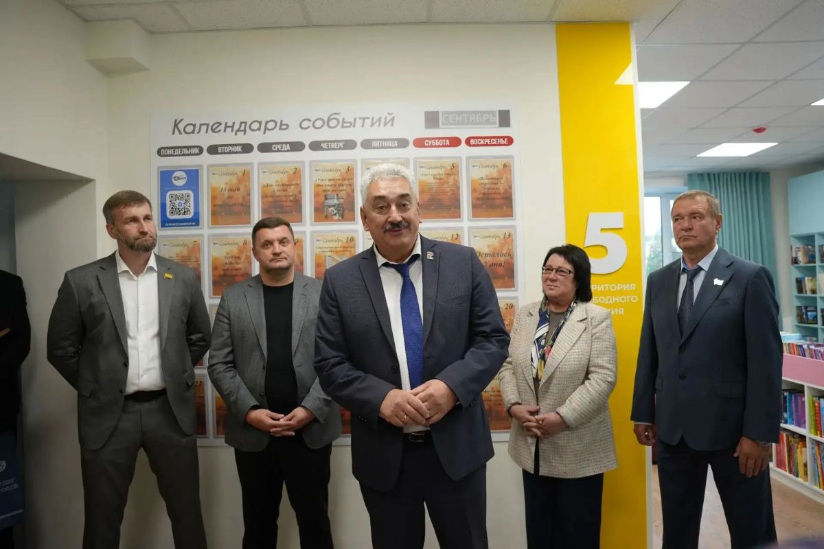 Леонид Черкесов: В Алатыре открылась библиотека творческого чтения «На бугре» Леонид Черкесов: В Алатыре открылась библиотека творческого чтения «На бугре»