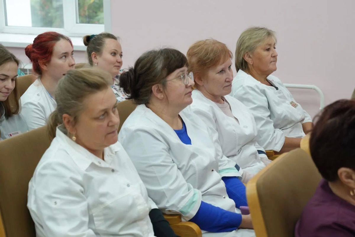 Леонид Черкесов: Встретились с коллективом Порецкой центральной районной больницы Леонид Черкесов: Встретились с коллективом Порецкой центральной районной больницы