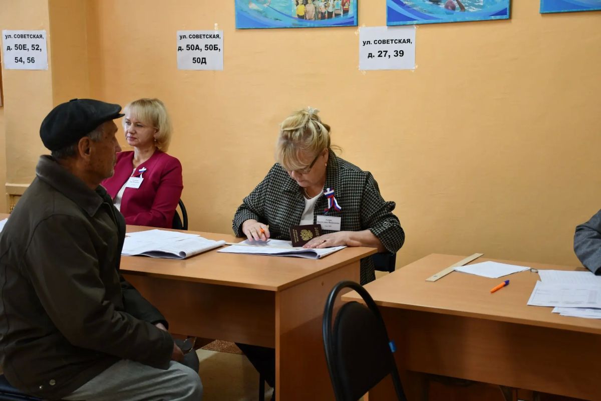 С самого утра жители Новочебоксарска приходят на избирательные участки, чтобы сделать свой выбор и определить вектор развития республики и всей страны С самого утра жители Новочебоксарска приходят на избирательные участки, чтобы сделать свой выбор и определить вектор развития республики и всей страны