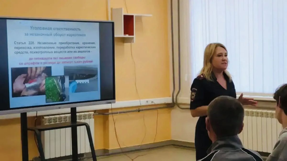 Знать, чтобы не оступиться: в Новочебоксарском химико-механическом техникуме прошла встреча с представителем МВД Знать, чтобы не оступиться: в Новочебоксарском химико-механическом техникуме прошла встреча с представителем МВД