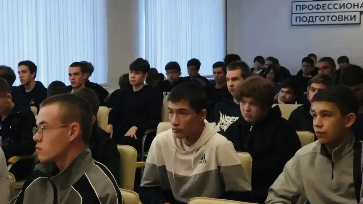 Знать, чтобы не оступиться: в Новочебоксарском химико-механическом техникуме прошла встреча с представителем МВД Знать, чтобы не оступиться: в Новочебоксарском химико-механическом техникуме прошла встреча с представителем МВД