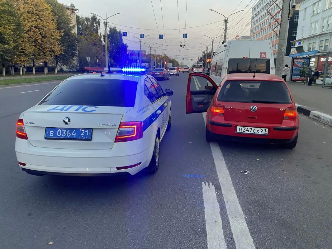 Едва не сбил женщину с коляской: в Чебоксарах сотрудники Госавтоинспекции привлекли к ответственности водителя по материалам, размещенным в Интернете Едва не сбил женщину с коляской: в Чебоксарах сотрудники Госавтоинспекции привлекли к ответственности водителя по материалам, размещенным в Интернете