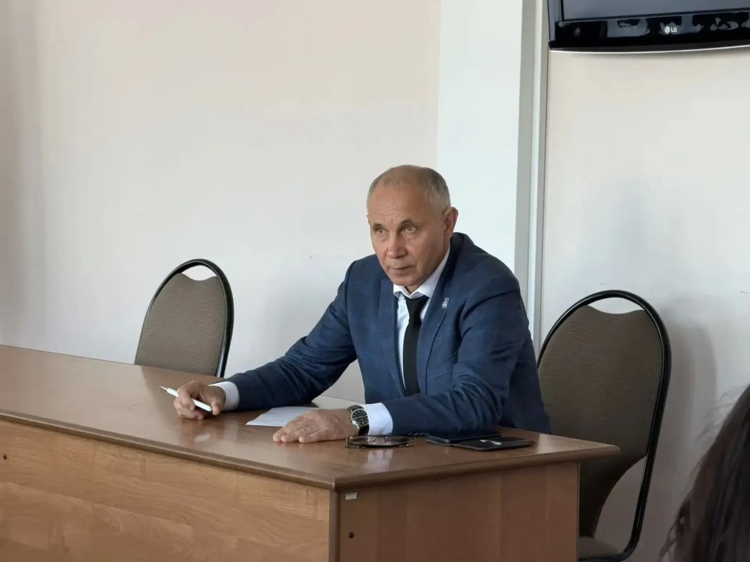 Провел совещание с представителями управляющих компаний Провел совещание с представителями управляющих компаний