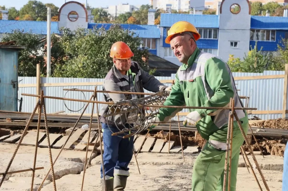 Дмитрий Захаров:. Приступаем к новой школе! Утро начал с поездки на строительство новой школы в микрорайоне «Акварель» в Чебоксарах Дмитрий Захаров:. Приступаем к новой школе! Утро начал с поездки на строительство новой школы в микрорайоне «Акварель» в Чебоксарах