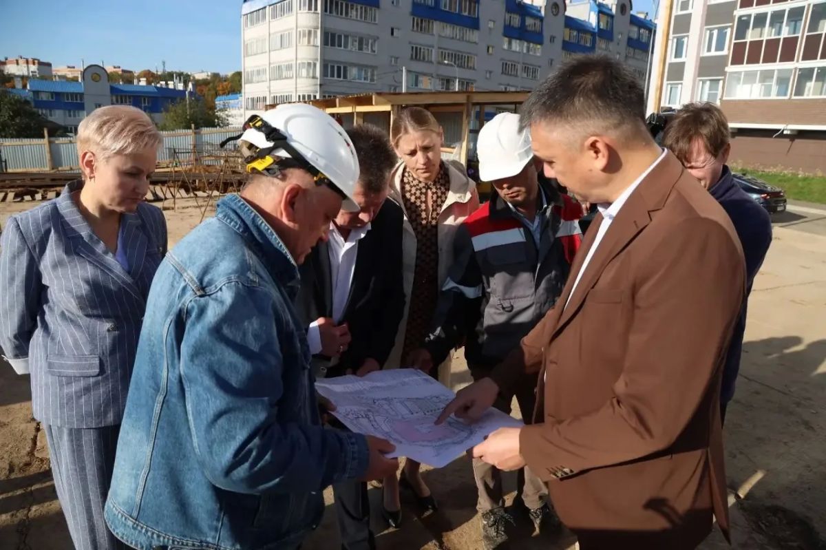 Дмитрий Захаров:. Приступаем к новой школе! Утро начал с поездки на строительство новой школы в микрорайоне «Акварель» в Чебоксарах Дмитрий Захаров:. Приступаем к новой школе! Утро начал с поездки на строительство новой школы в микрорайоне «Акварель» в Чебоксарах