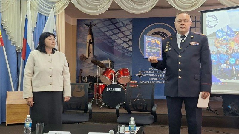 В Чувашии полицейские и общественники присоединились к Всероссийской неделе безопасности дорожного движения В Чувашии полицейские и общественники присоединились к Всероссийской неделе безопасности дорожного движения