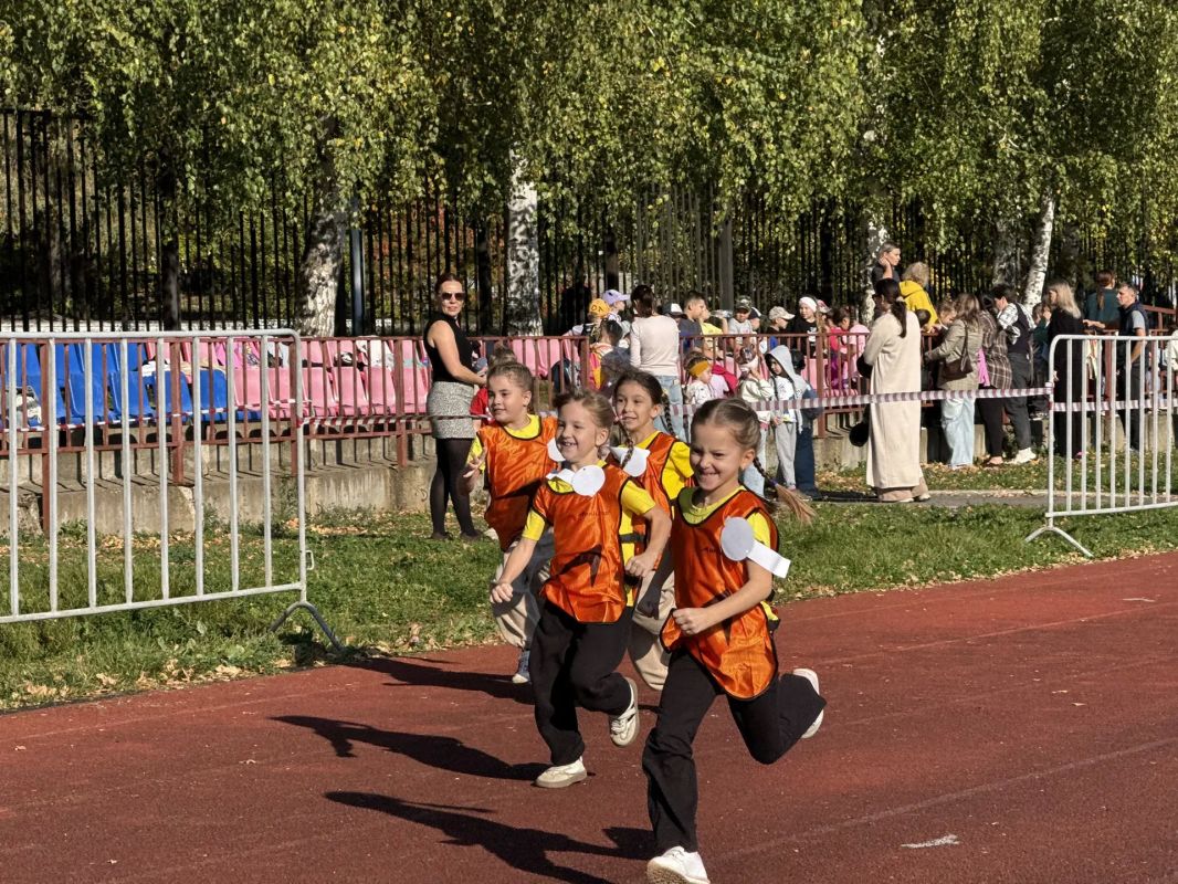 Двухдневный спортивный марафон Всероссийской акции «Кросс нации – 2026» стартовал сегодня в Новочебоксарске. По традиции первыми на старт на стадионе спортивной школы №1 вышли наши самые юные атлеты — воспитанники детских... Двухдневный спортивный марафон Всероссийской акции «Кросс нации – 2026» стартовал сегодня в Новочебоксарске. По традиции первыми на старт на стадионе спортивной школы №1 вышли наши самые юные атлеты — воспитанники детских...