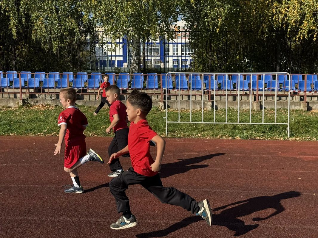Двухдневный спортивный марафон Всероссийской акции «Кросс нации – 2026» стартовал сегодня в Новочебоксарске. По традиции первыми на старт на стадионе спортивной школы №1 вышли наши самые юные атлеты — воспитанники детских... Двухдневный спортивный марафон Всероссийской акции «Кросс нации – 2026» стартовал сегодня в Новочебоксарске. По традиции первыми на старт на стадионе спортивной школы №1 вышли наши самые юные атлеты — воспитанники детских...