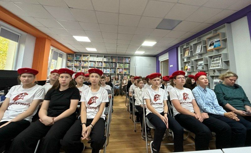 Встречу участника СВО и волонтеров, помогающих нашим бойцам, с чебоксарскими школьниками организовала представитель Общественного совета при МВД по Чувашии Татьяна Вашуркина Встречу участника СВО и волонтеров, помогающих нашим бойцам, с чебоксарскими школьниками организовала представитель Общественного совета при МВД по Чувашии Татьяна Вашуркина