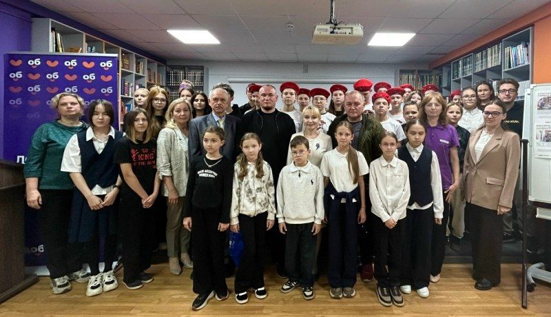Встречу участника СВО и волонтеров, помогающих нашим бойцам, с чебоксарскими школьниками организовала представитель Общественного совета при МВД по Чувашии Татьяна Вашуркина Встречу участника СВО и волонтеров, помогающих нашим бойцам, с чебоксарскими школьниками организовала представитель Общественного совета при МВД по Чувашии Татьяна Вашуркина
