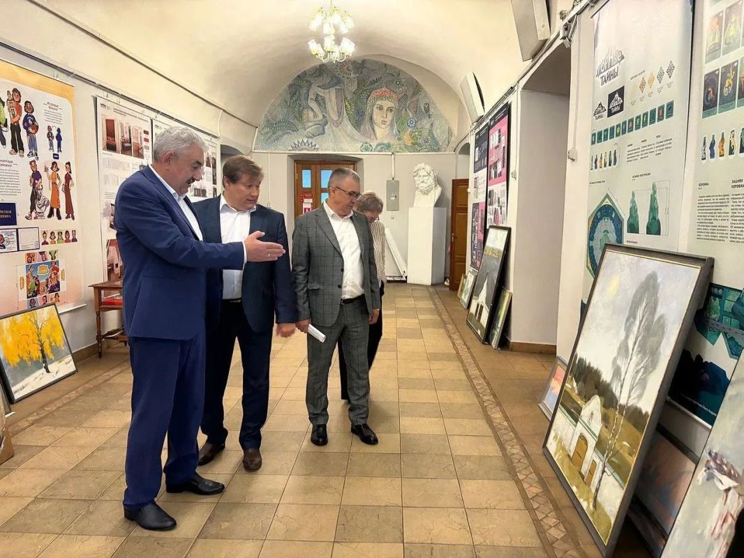 Леонид Черкесов: Дорогие студенты, уважаемые преподаватели и мастера производственного обучения! Леонид Черкесов: Дорогие студенты, уважаемые преподаватели и мастера производственного обучения!