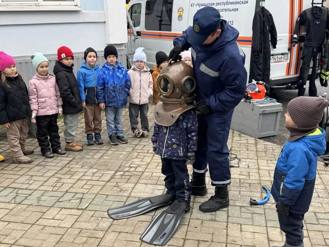 Маленькие герои учатся помогать Маленькие герои учатся помогать