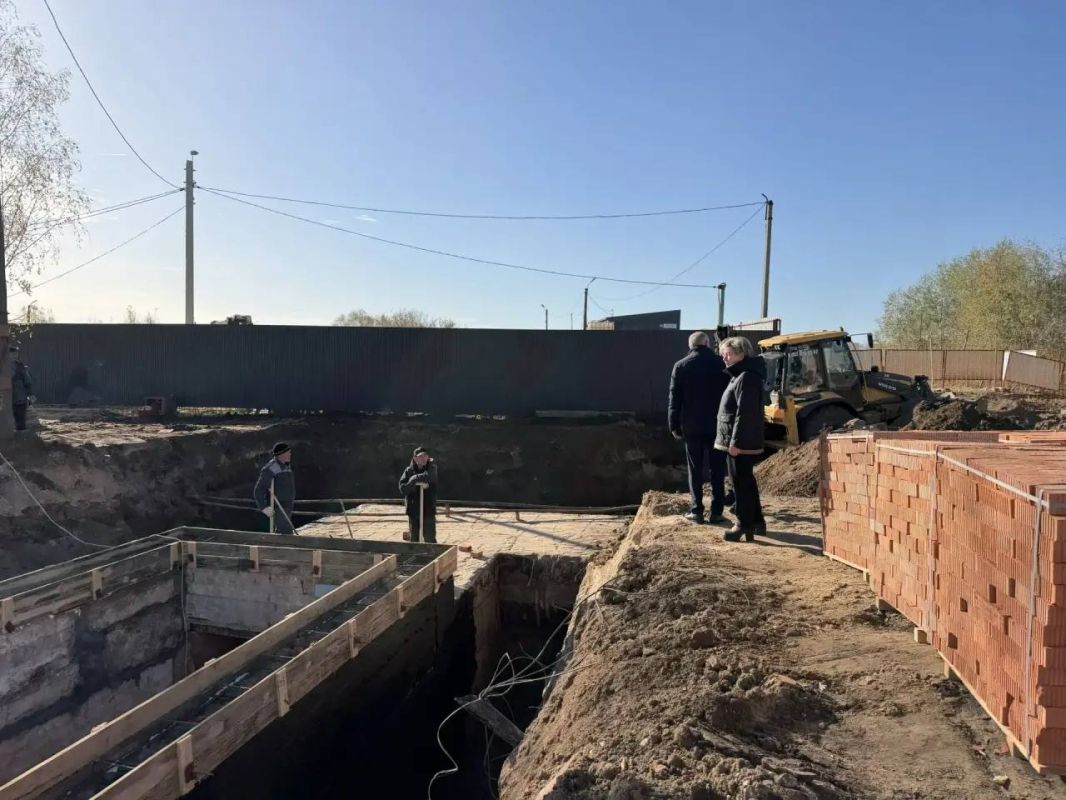 Проверил ход капитального ремонта одного из защитных сооружений в Новочебоксарске вместе с депутатом Госсовета Чувашии Ольгой Петровой и и.о. начальника городского ГО и ЧС Александром Якуниным Проверил ход капитального ремонта одного из защитных сооружений в Новочебоксарске вместе с депутатом Госсовета Чувашии Ольгой Петровой и и.о. начальника городского ГО и ЧС Александром Якуниным