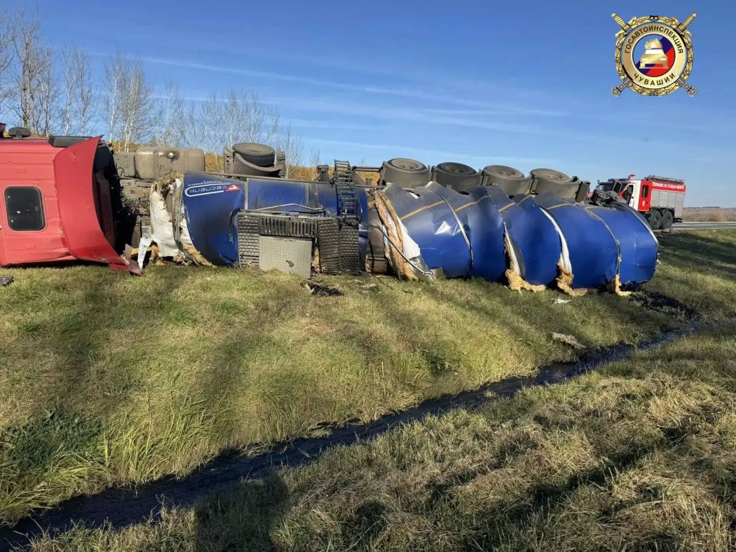 На трассе М-7 в Козловском округе опрокинулась цистерна с битумом На трассе М-7 в Козловском округе опрокинулась цистерна с битумом