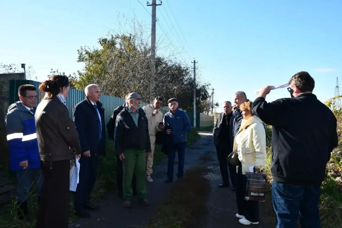 Провел выездное совещание на площадке будущего сортировочного центра Ozon под Новочебоксарском Провел выездное совещание на площадке будущего сортировочного центра Ozon под Новочебоксарском