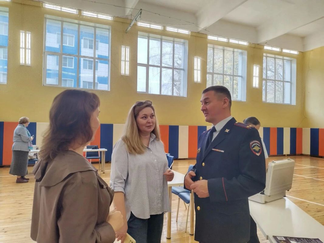 В Чувашии полицейские приняли участие в Ярмарке вакансий в одном из вузов республики