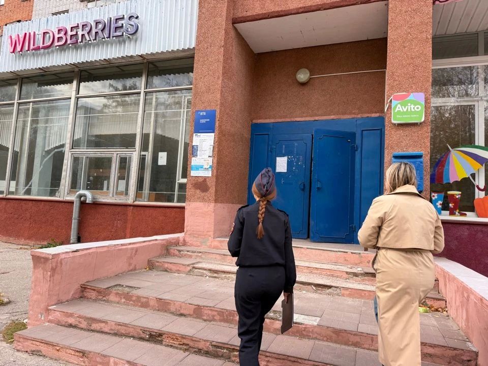 Представители городской антинаркотической комиссии совместно с сотрудниками полиции провели профилактический рейд на бульваре Гидростроителей и в районе Аллеи Славы Представители городской антинаркотической комиссии совместно с сотрудниками полиции провели профилактический рейд на бульваре Гидростроителей и в районе Аллеи Славы