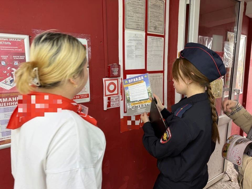 Представители городской антинаркотической комиссии совместно с сотрудниками полиции провели профилактический рейд на бульваре Гидростроителей и в районе Аллеи Славы Представители городской антинаркотической комиссии совместно с сотрудниками полиции провели профилактический рейд на бульваре Гидростроителей и в районе Аллеи Славы