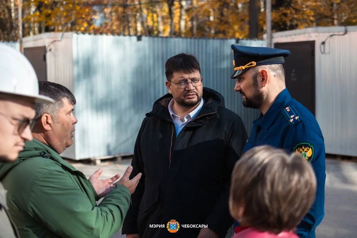 Первый зампрокурора Чувашии Михаил Шпаков вместе с главой г.Чебоксары Станиславом Трофимовым проверил ход капремонта образовательных учреждений столицы Первый зампрокурора Чувашии Михаил Шпаков вместе с главой г.Чебоксары Станиславом Трофимовым проверил ход капремонта образовательных учреждений столицы