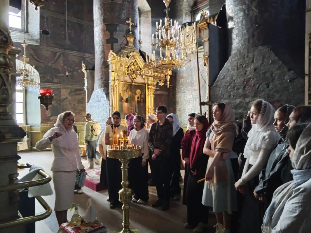 В рамках сотрудничества педагогического сообщества и Чебоксарской епархии состоялась образовательная экскурсия В рамках сотрудничества педагогического сообщества и Чебоксарской епархии состоялась образовательная экскурсия