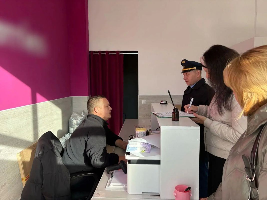 Нет «серым» зарплатам! В Новочебоксарске прошел рейд с участием заместителя прокурора города Владимира Ягудина и главы клиентской службы регионального отделения Соцфонда Алены Беркутовой Нет «серым» зарплатам! В Новочебоксарске прошел рейд с участием заместителя прокурора города Владимира Ягудина и главы клиентской службы регионального отделения Соцфонда Алены Беркутовой