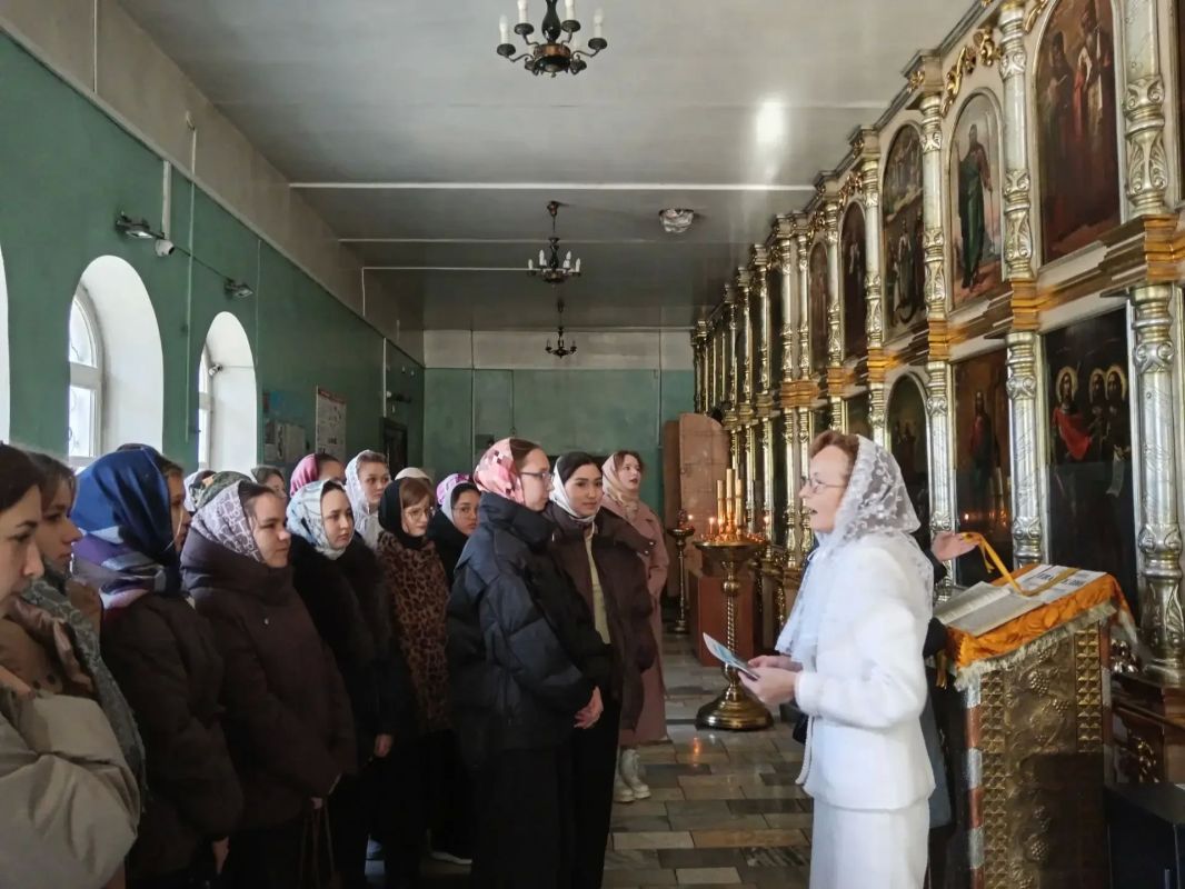 В рамках сотрудничества педагогического сообщества и Чебоксарской епархии состоялась образовательная экскурсия В рамках сотрудничества педагогического сообщества и Чебоксарской епархии состоялась образовательная экскурсия