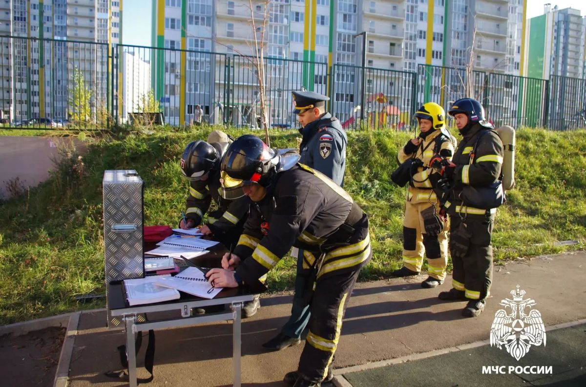 Чебоксарский лицей стал площадкой для учений МЧС России Чебоксарский лицей стал площадкой для учений МЧС России