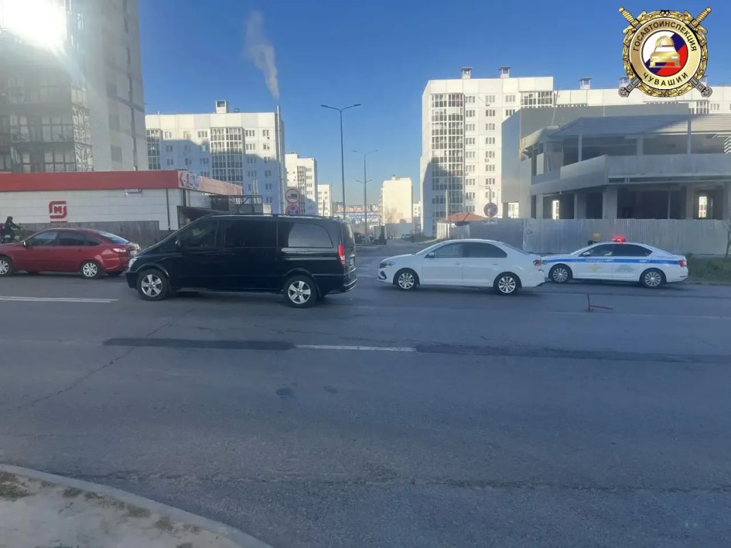 В Ленинском районе Чебоксар 14-летняя школьница попала под микроавтобус, переходя дорогу в неположенном месте В Ленинском районе Чебоксар 14-летняя школьница попала под микроавтобус, переходя дорогу в неположенном месте