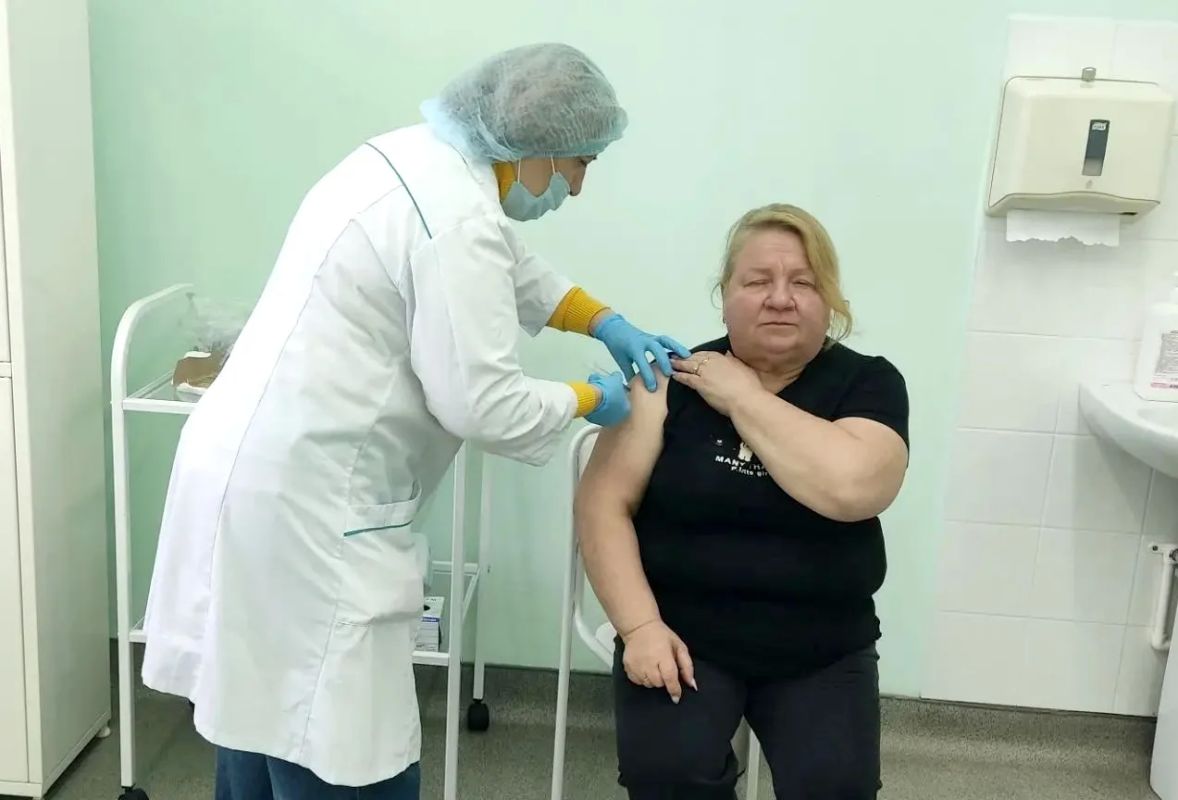 Специалисты Центральной городской больницы провели очередную выездную вакцинацию Специалисты Центральной городской больницы провели очередную выездную вакцинацию