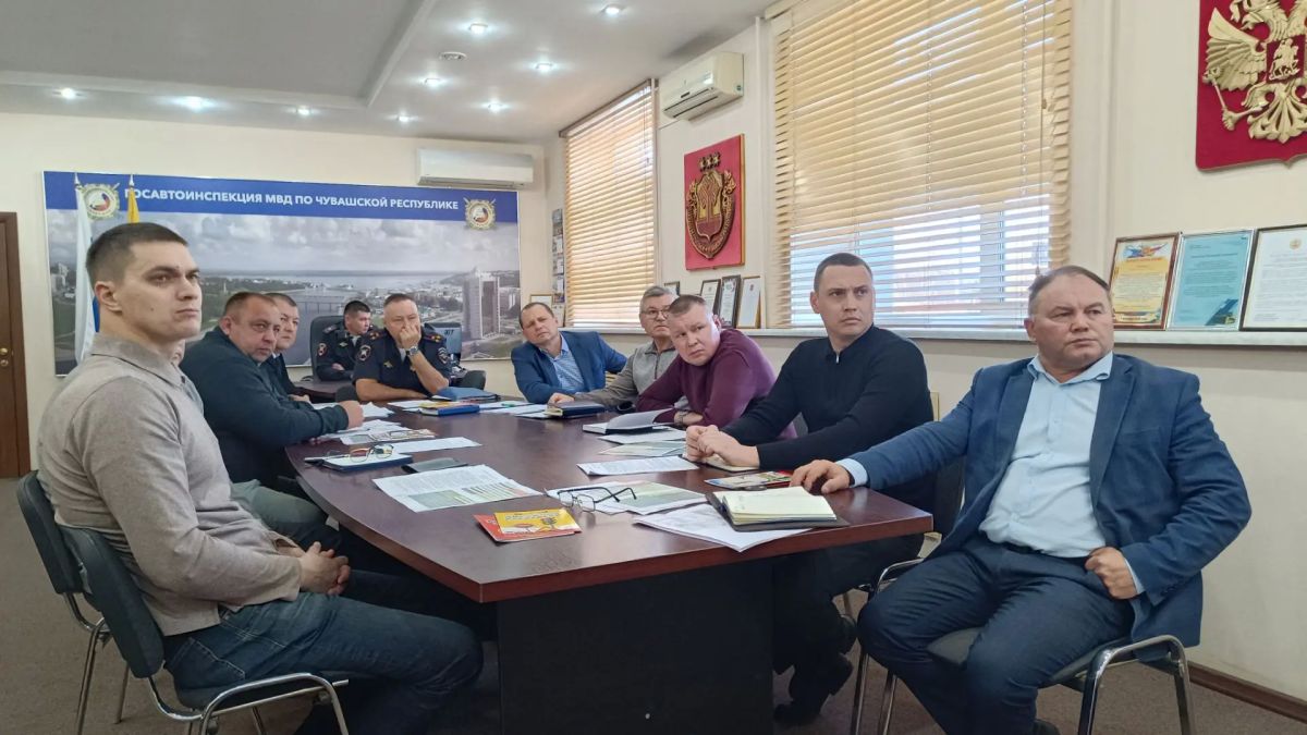 В Госавтоинспекции Чувашии проведено совещание по подготовке автодорог к эксплуатации в зимний период В Госавтоинспекции Чувашии проведено совещание по подготовке автодорог к эксплуатации в зимний период