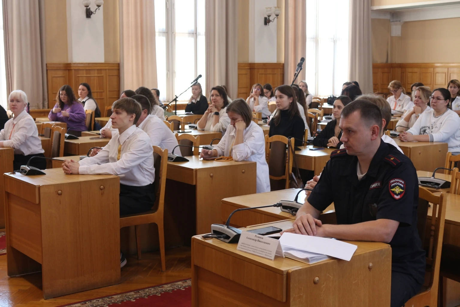 Как уберечь подростков от опасного влияния?
