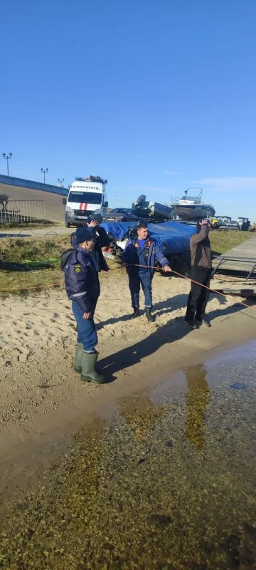 МЧС Чувашии: спасатели отработали подъём затонувшего автомобиля из воды МЧС Чувашии: спасатели отработали подъём затонувшего автомобиля из воды