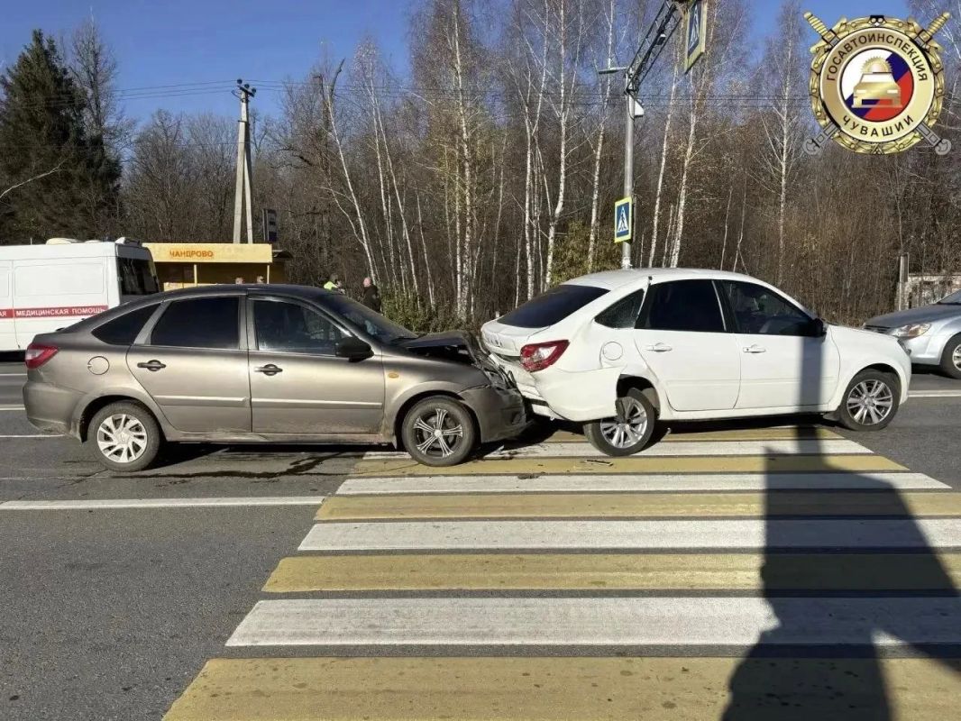 В Чебоксарах 12-летний мальчик получил травму головы при столкновении двух машин В Чебоксарах 12-летний мальчик получил травму головы при столкновении двух машин