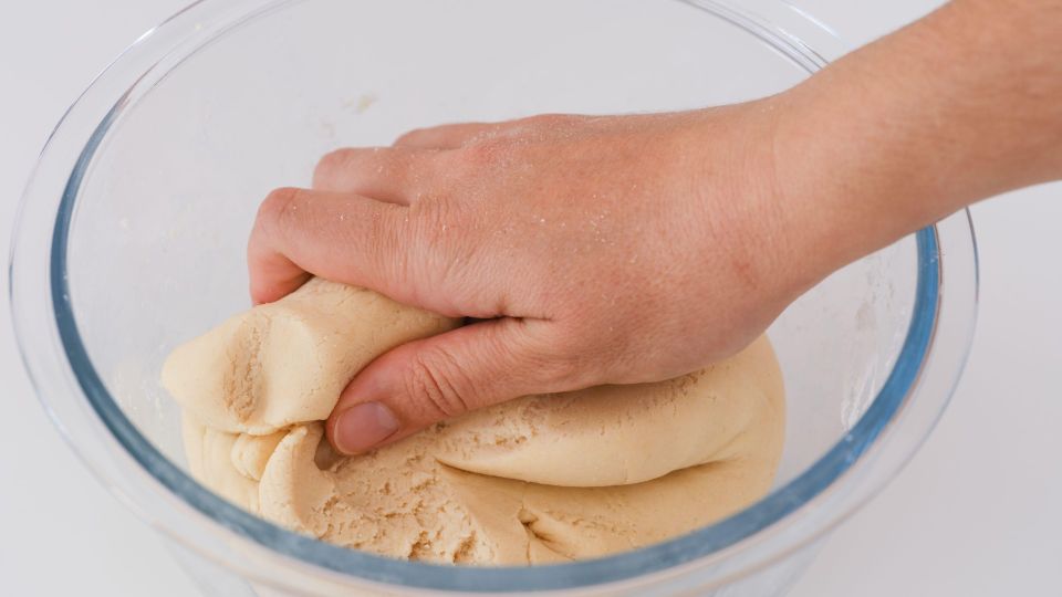 Просто добавьте в тесто один продукт: заготовка станет воздушной как пух