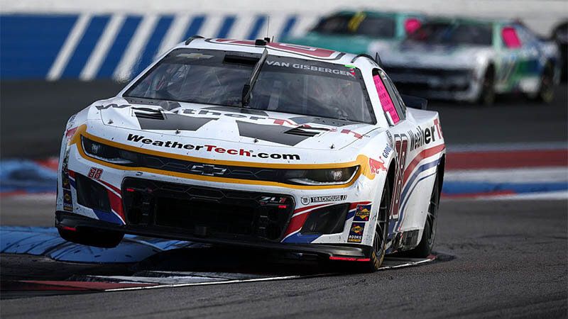 Ван Гисберген добирается до финала дорожной эпохи на Charlotte: спокойная уверенность на трассе