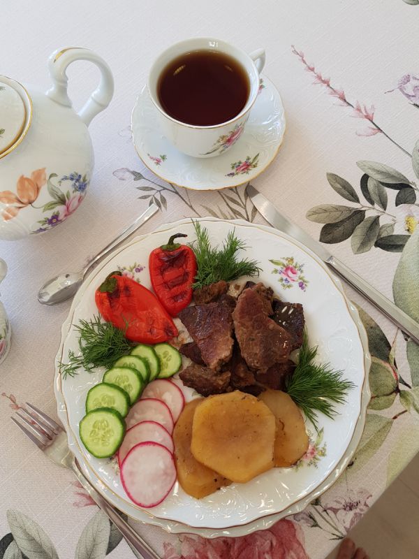 Согревающий ужин: говядина с картофелем в рукаве