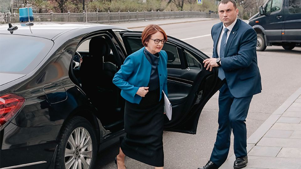 Центробанк снижает ставку: как действуют экономические механизмы