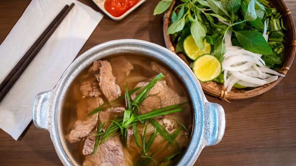 В Бангкоке подают суп, который варится с 1974 года