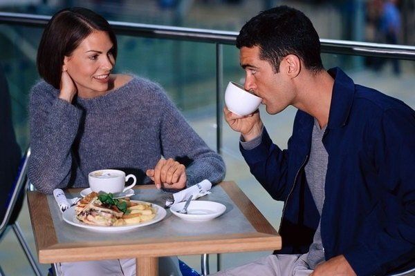 Преимущества отношений, когда женщина старше мужчины